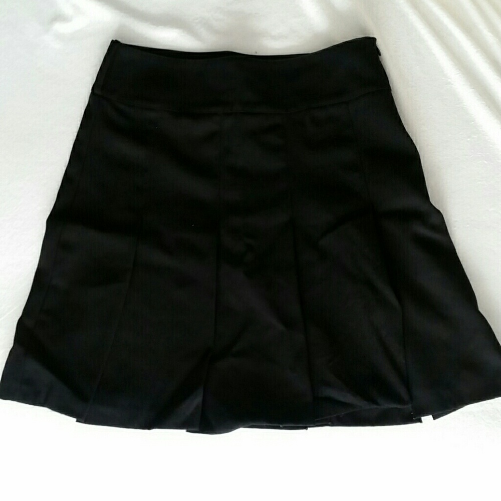 Black Burberry pleated skirt size 6